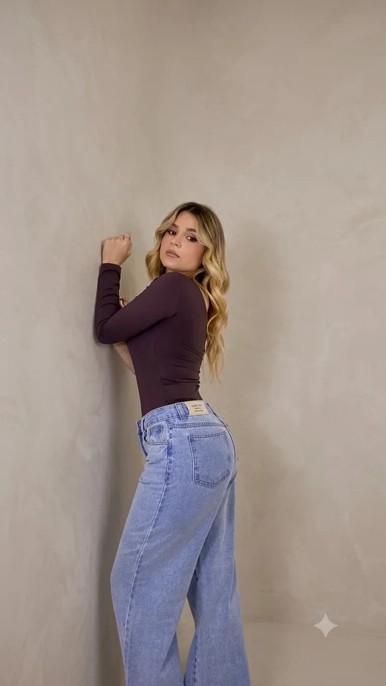 Calça Jeans Wide Leg com Fenda
